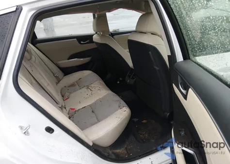 2018 Honda Clarity Plug-In Hybrid z USA, uszkodzony, nr VIN JHMZC5F19JC016806